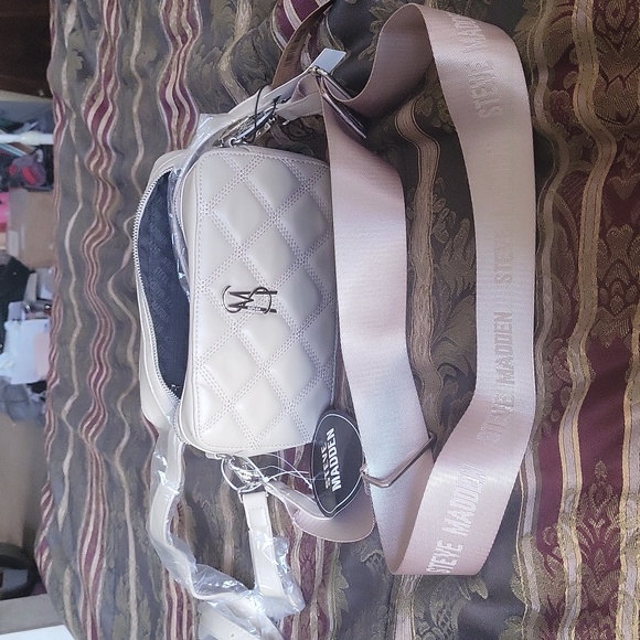 Steve Madden Handbags - Steve madden  duo gorgeous tagged dust cover gorgeous taupe  above size etc ♥️